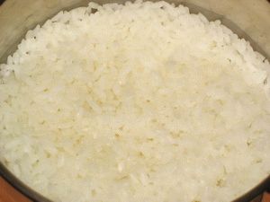 заправить рис для суши рисовым уксусом